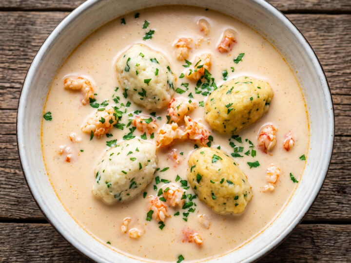Bayerische Krebssuppe mit Weißbrotklößchen