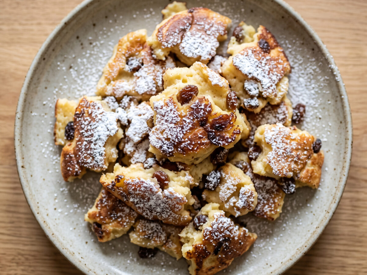 Bayerischer Kaiserschmarrn mit Rosinen