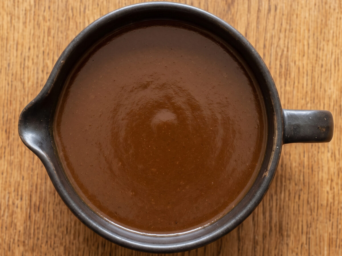 Braune Grundsoße mit Rotwein