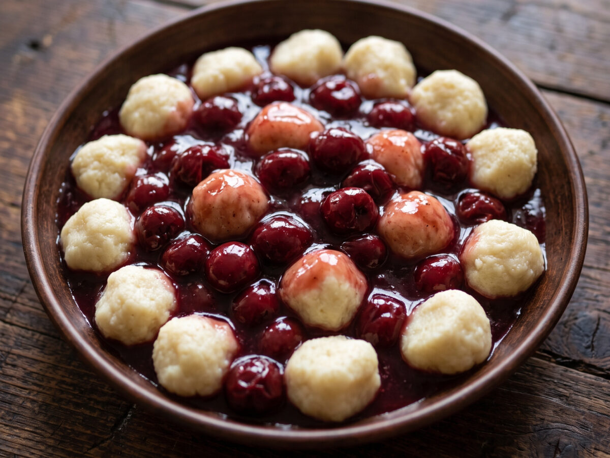 Diepchen mit heißen Kirschen