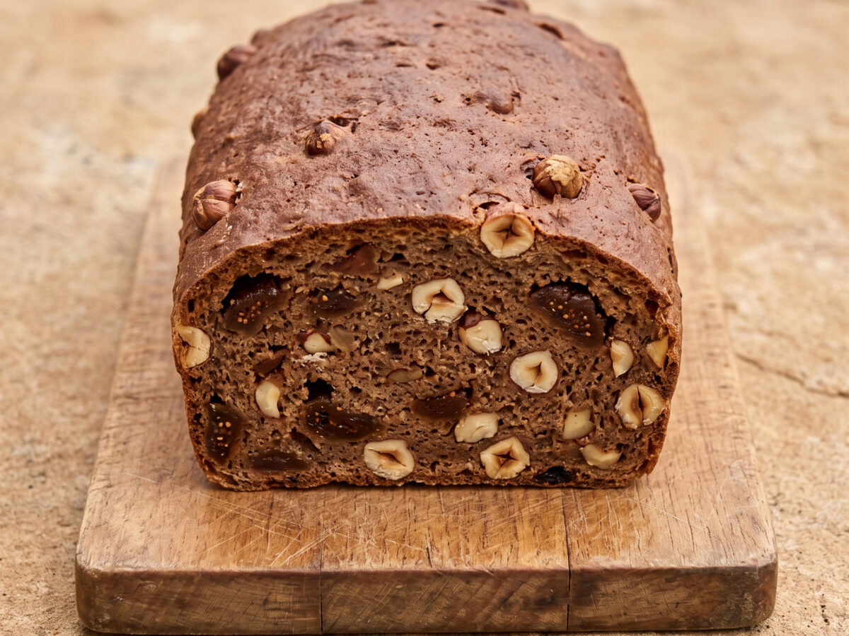 Brandenburgisches Früchtebrot mit Feigen und Haselnüssen