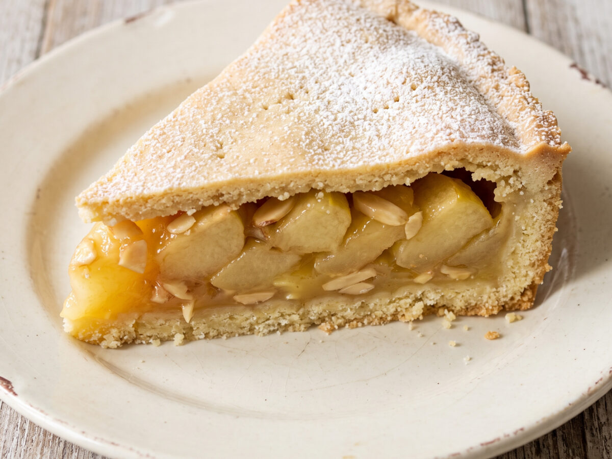 Gedeckter Apfelkuchen aus Oberbayern