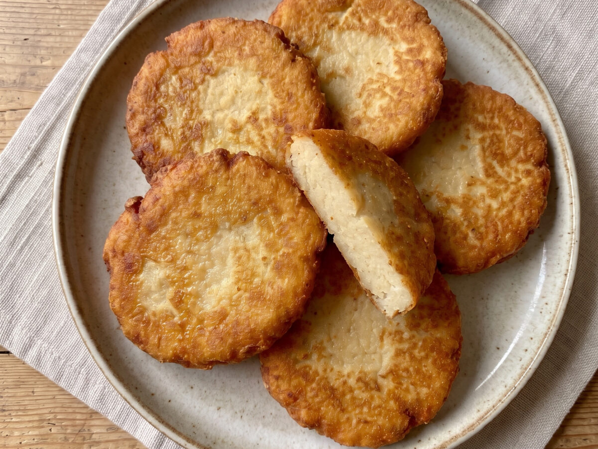 Hessen | Haddekuche | Knusprige Kartoffelfladen aus der Pfanne, warm mit Apfelmus oder Sauerrahm