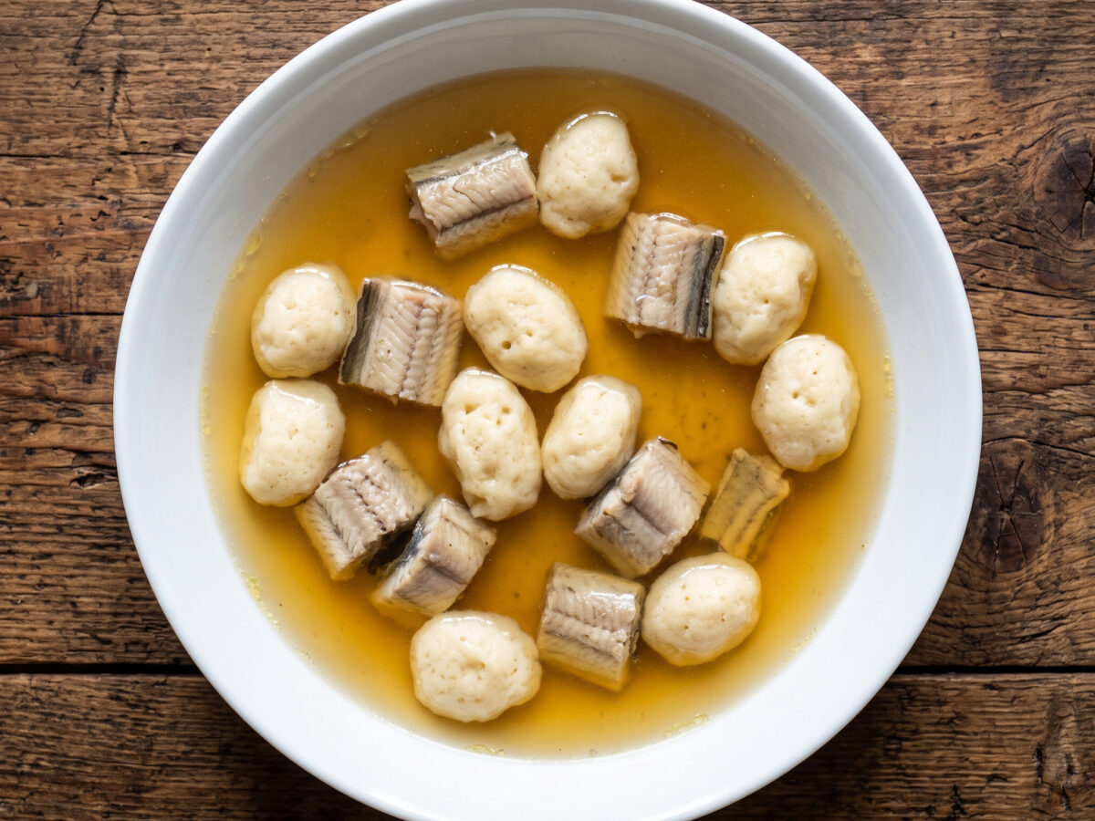 Hamburgs klare Suppe mit süß-saurer Tiefe