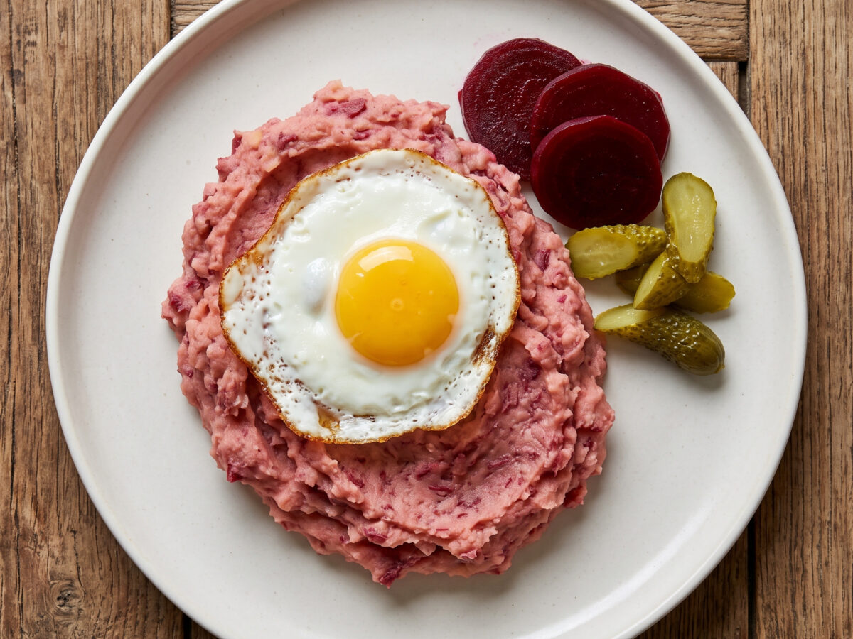 Hamburger Labskaus mit Corned Beef