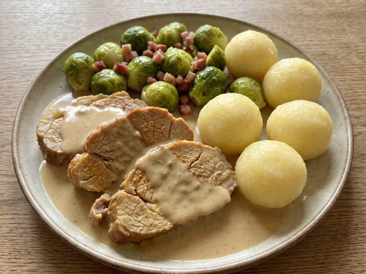 Kalbsrahmbraten mit Kartoffelklößen