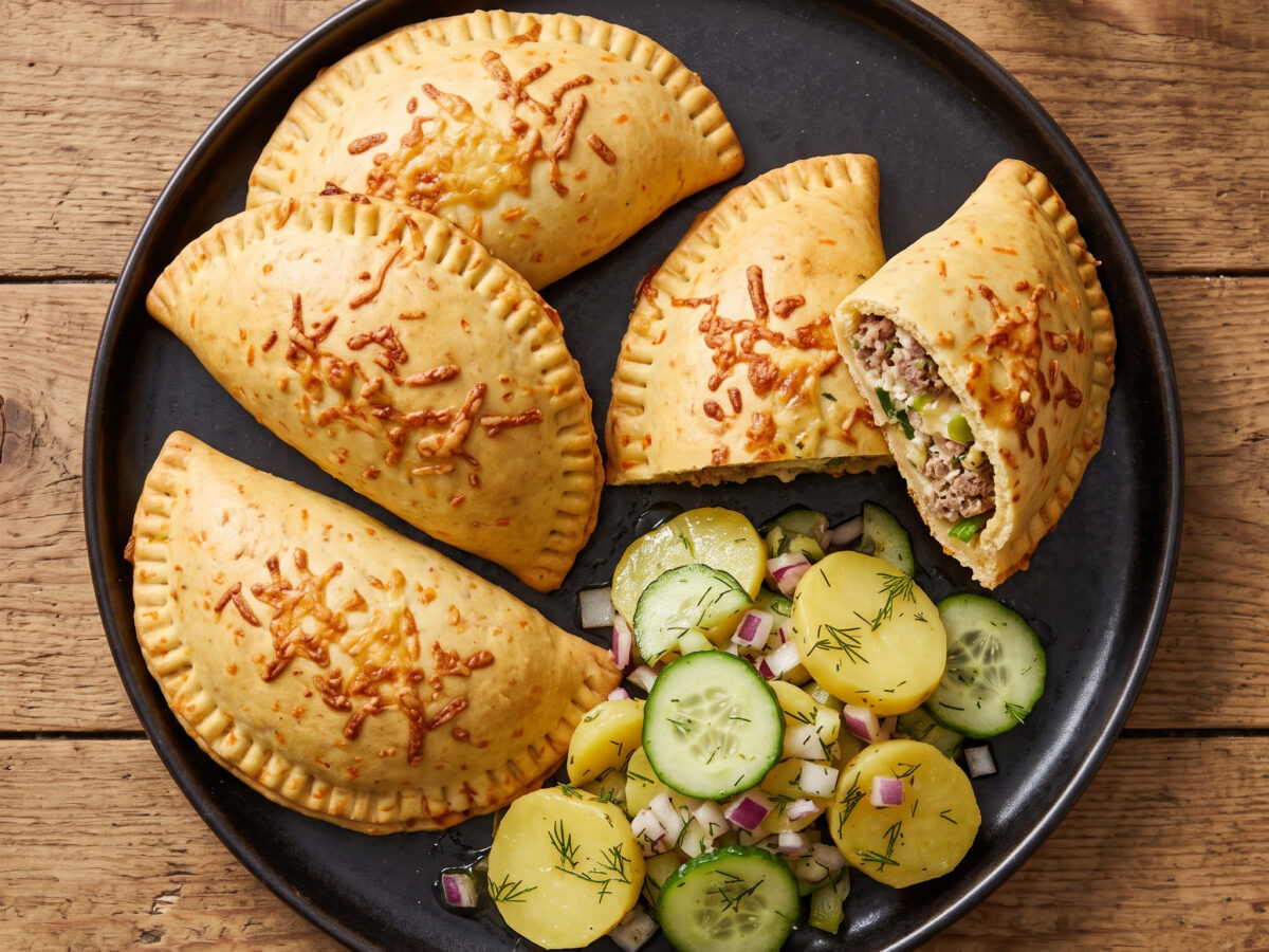 Mettwurst-Taschen mit Zwiebeln