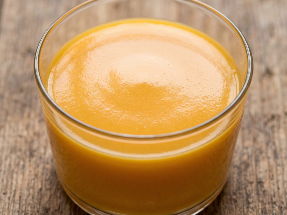 Orangencreme mit Orangensaft und Stärke
