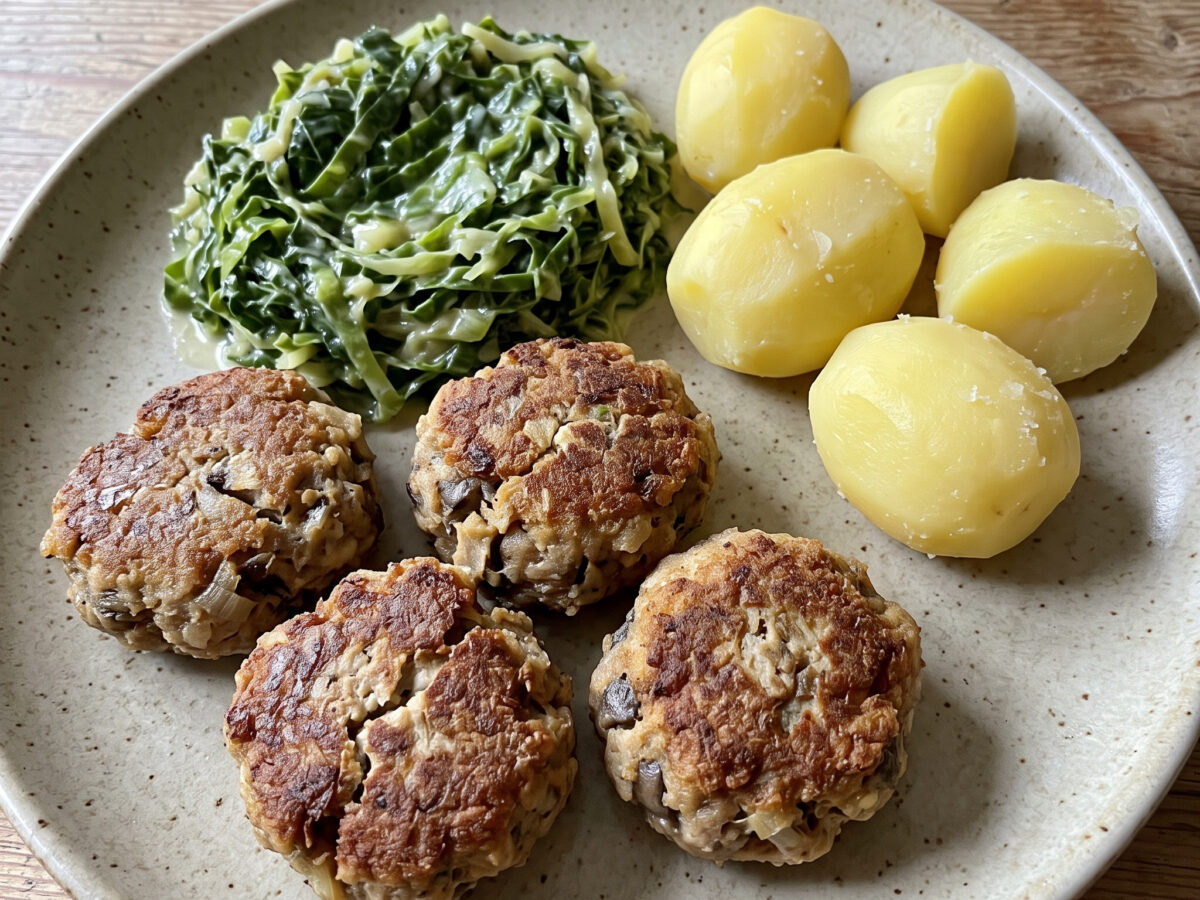 Pilzfrikadellen mit Bremer Scheerkohl