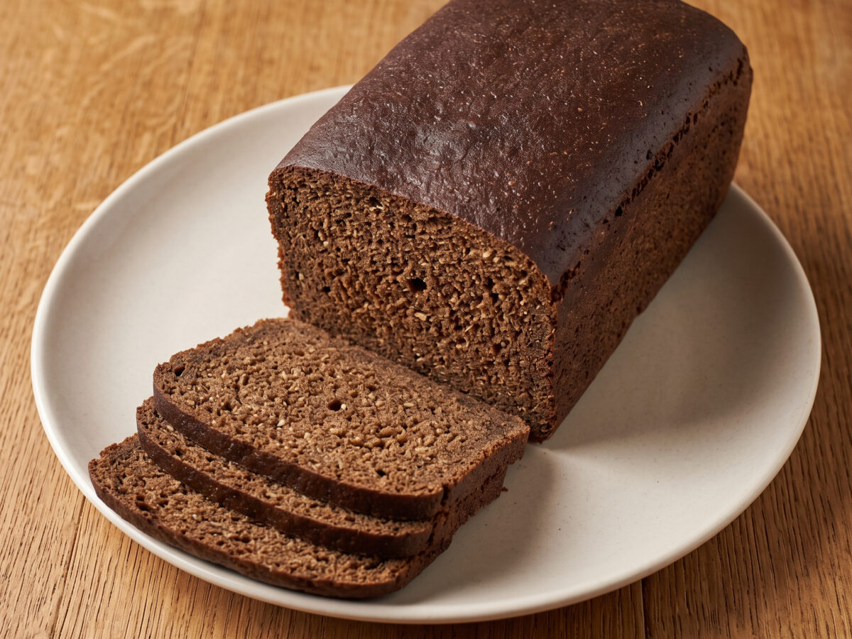 Pumpernickel aus grobem Roggenschrot