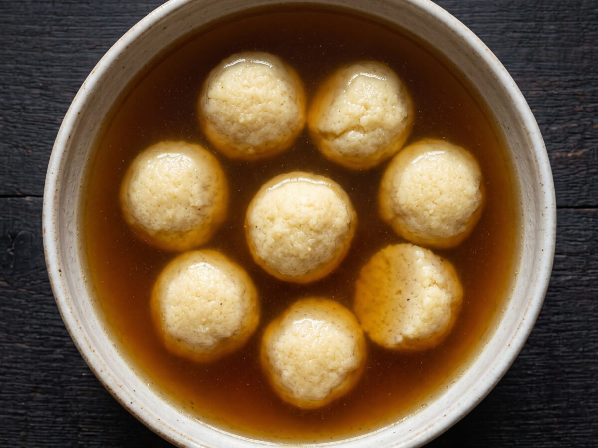 Rinderbrühe mit Grießklößchen