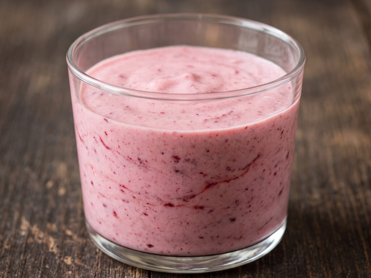 Rote Johannisbeeren-Joghurtcreme