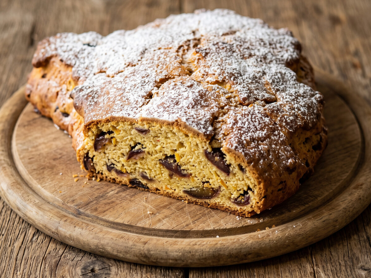 Saarlandstollen mit Honig und Zwetschgen