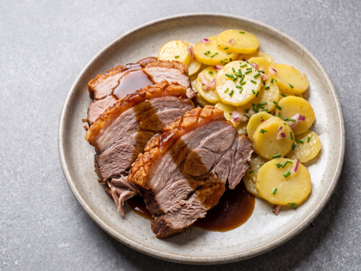 Baden-Württemberg | Schäufele mit Kartoffelsalat | Butterzarte Schweineschulter mit Dunkelbiersoße und säuerlichem Kartoffelsalat