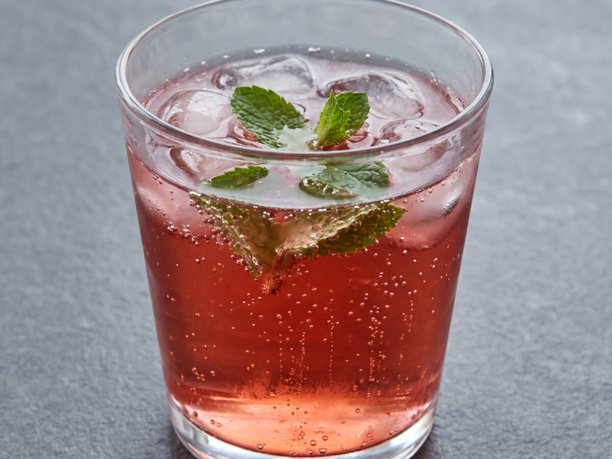 Baden-Württemberg | Schwäbische Träubles-Limonade | Erfrischende, selbst gemachte Limonade aus roten Johannisbeeren und Zitrone.