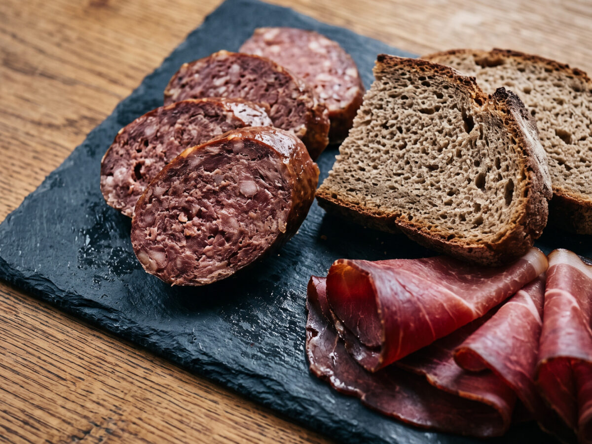 Schwarzwälder Vesperplatte mit Hausmacherwurst