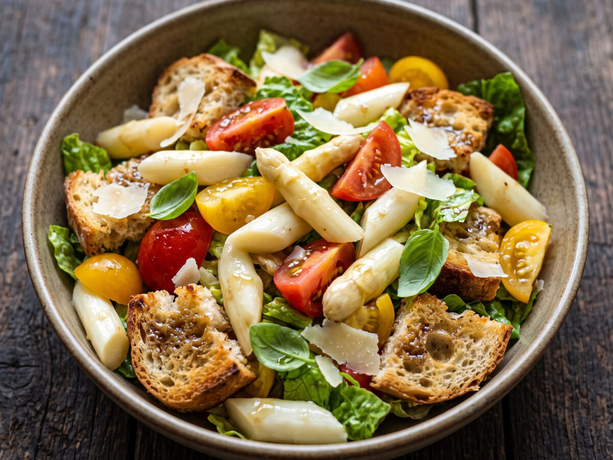 Spargel-Brot-Salat mit Beelitzer Spargel