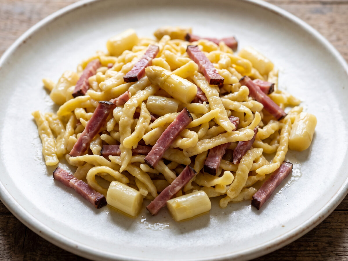 Spargelspätzle mit Westfälischem Knochenschinken