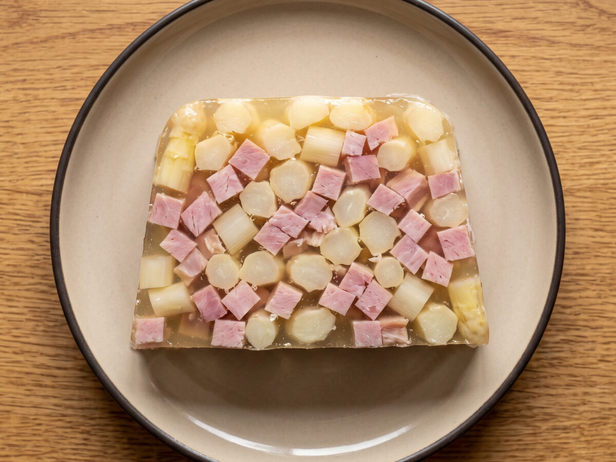 Spargelsülze mit gekochtem Schinken