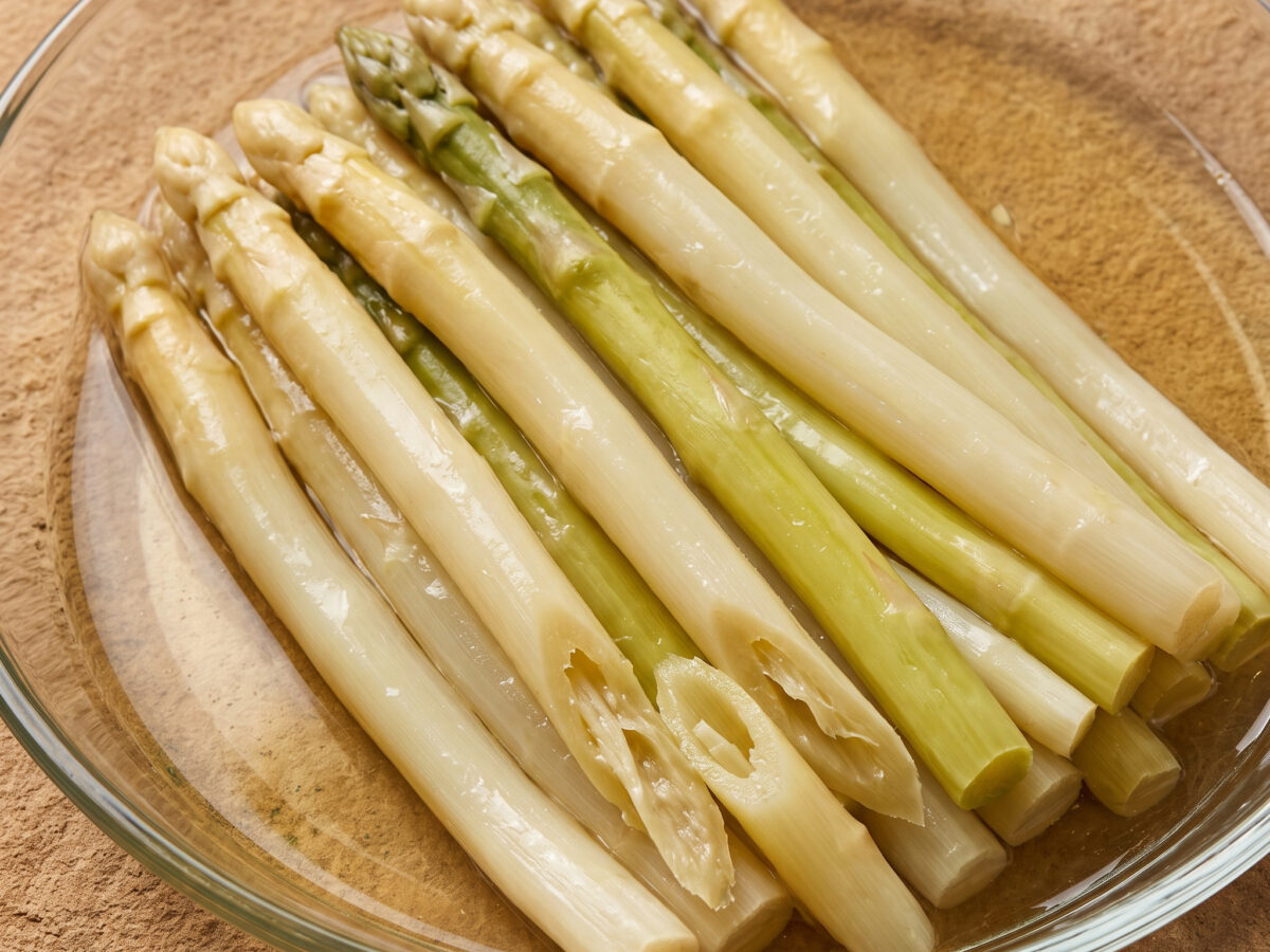Spargel im würzigen Sud