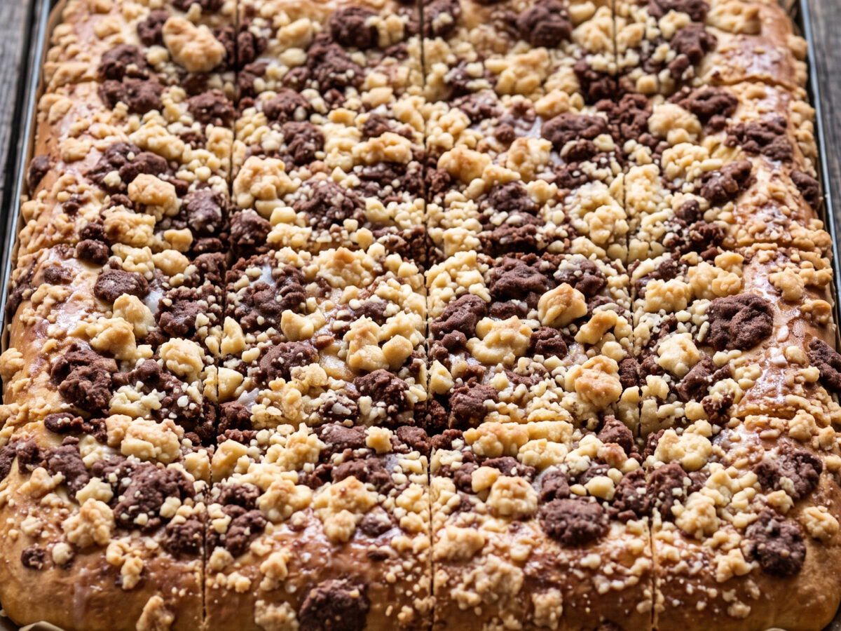 Goldbraune Streusel, weicher Hefeteig