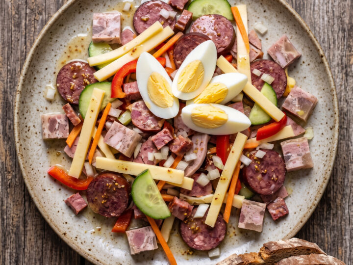Thüringer Wurstsalat mit Rotwurst, Sülzwurst und Stracke