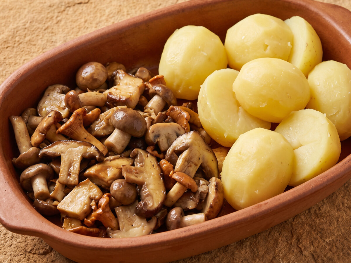 Waldpilzpfanne mit Salzkartoffeln
